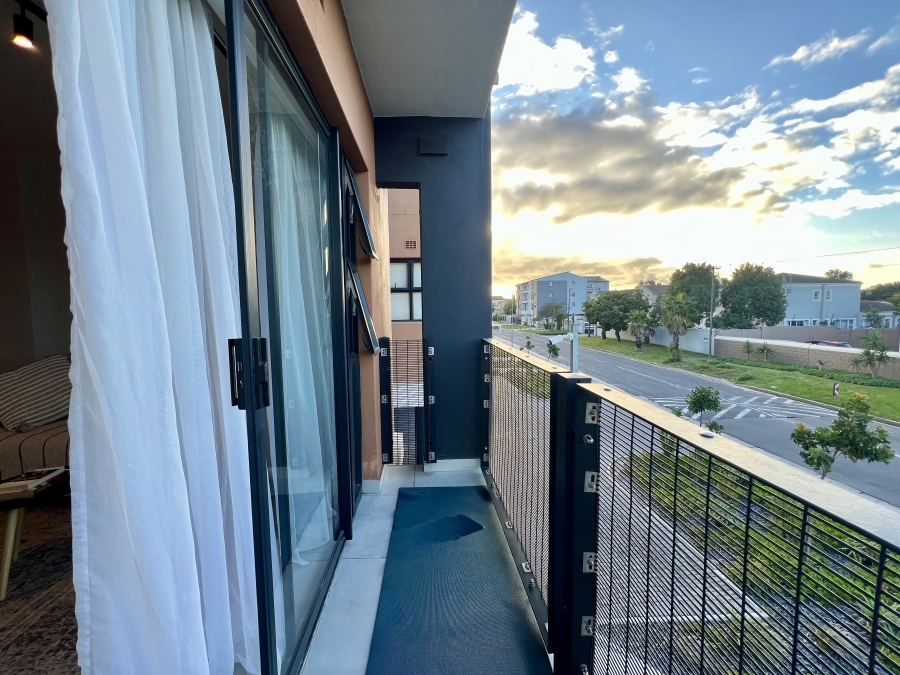 1 Bedroom Property for Sale in Table View Western Cape
